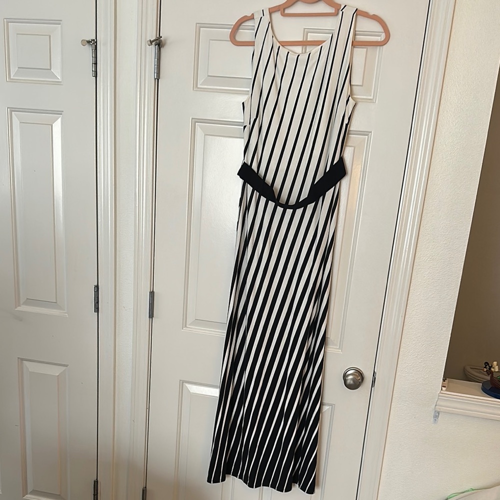 Ann Taylor Black and White Striped Maxi Dress size M